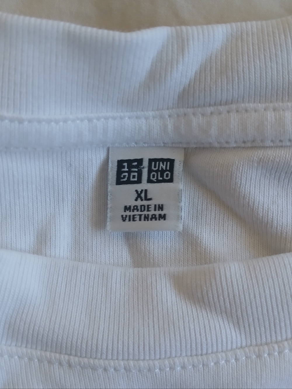 Uniqlo White Crew Tee - Picture 3 of 4